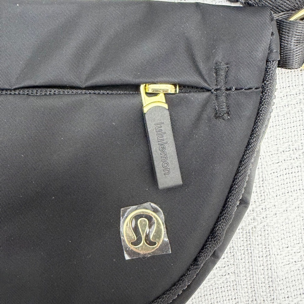 Lululemon athletica - All Night Festival Bag - Micro 2L - Black/Gold - Picture 4 of 6